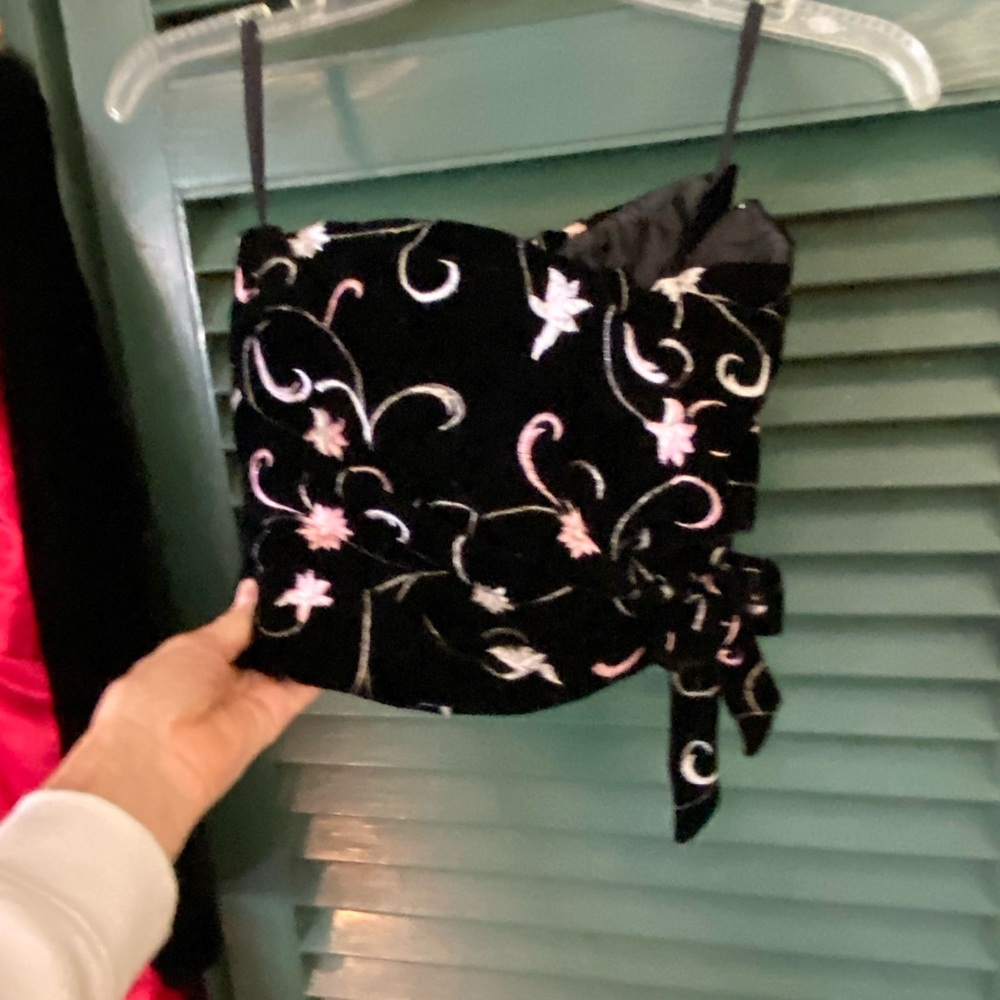 Velvet embroidered top